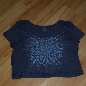 Cropped, over the shoulder, t-shirt